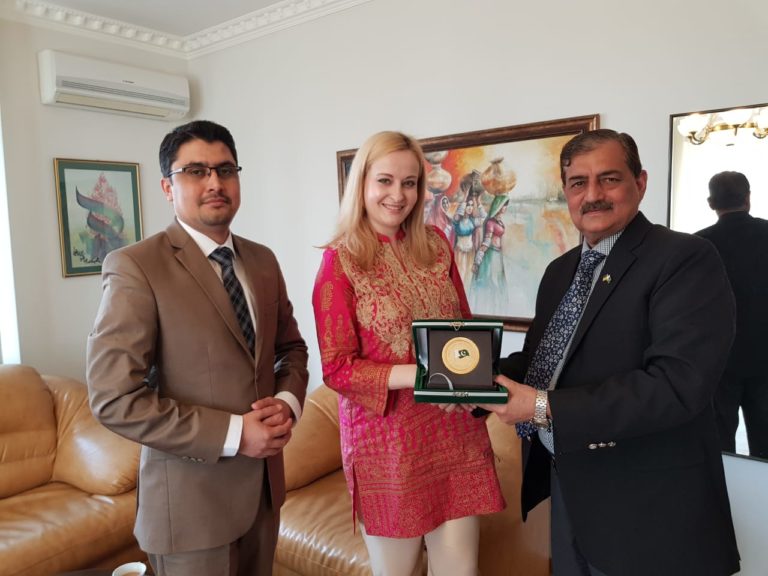 Ukranian singer Kristina Drobinka appreciated for singing Dil Dil Pakistan