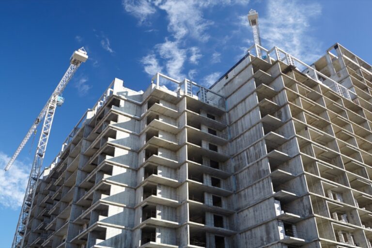 Institutional hurdles in the functioning of construction industry